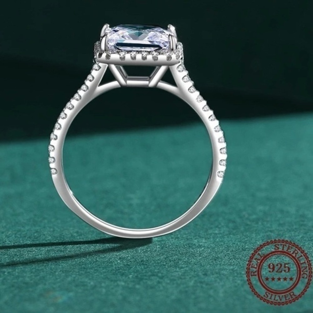 925 Sterling Silver 3 Carat Pear Cut Cubic Zirconia Ring - Picture 5 of 6